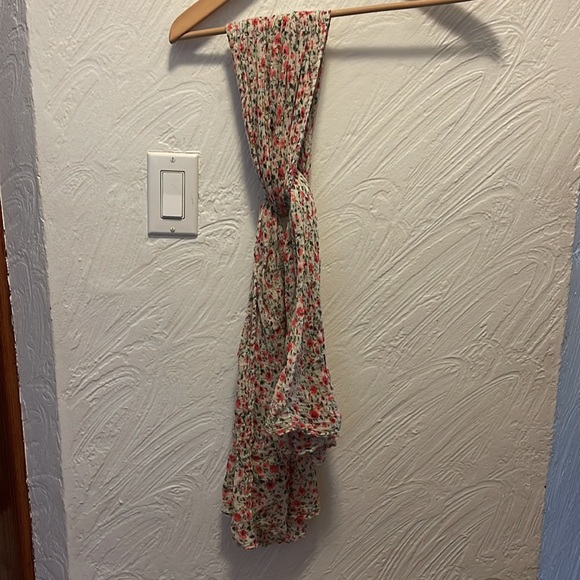*free with purchase* Floral scarf - Picture 2 of 3